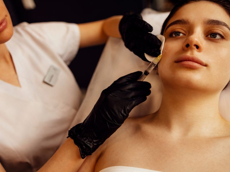 o que o ácido hialurônico faz na pele